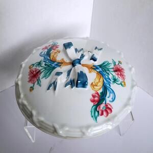 Vtg Trinket Box Hand Painted Porcelain Exclusively for Elizabeth Arden Japan